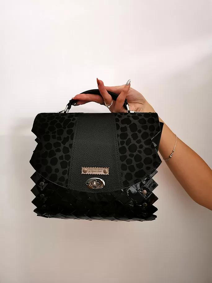 The Black Leo Mini Infinity